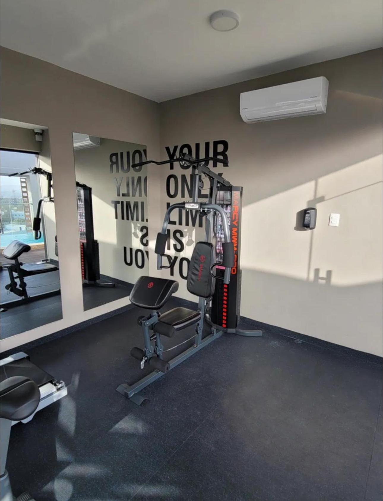 Modern Luxury Condo With Rooftop Pool & Gym サンティアゴ・デ・ロス・カバリェロス エクステリア 写真